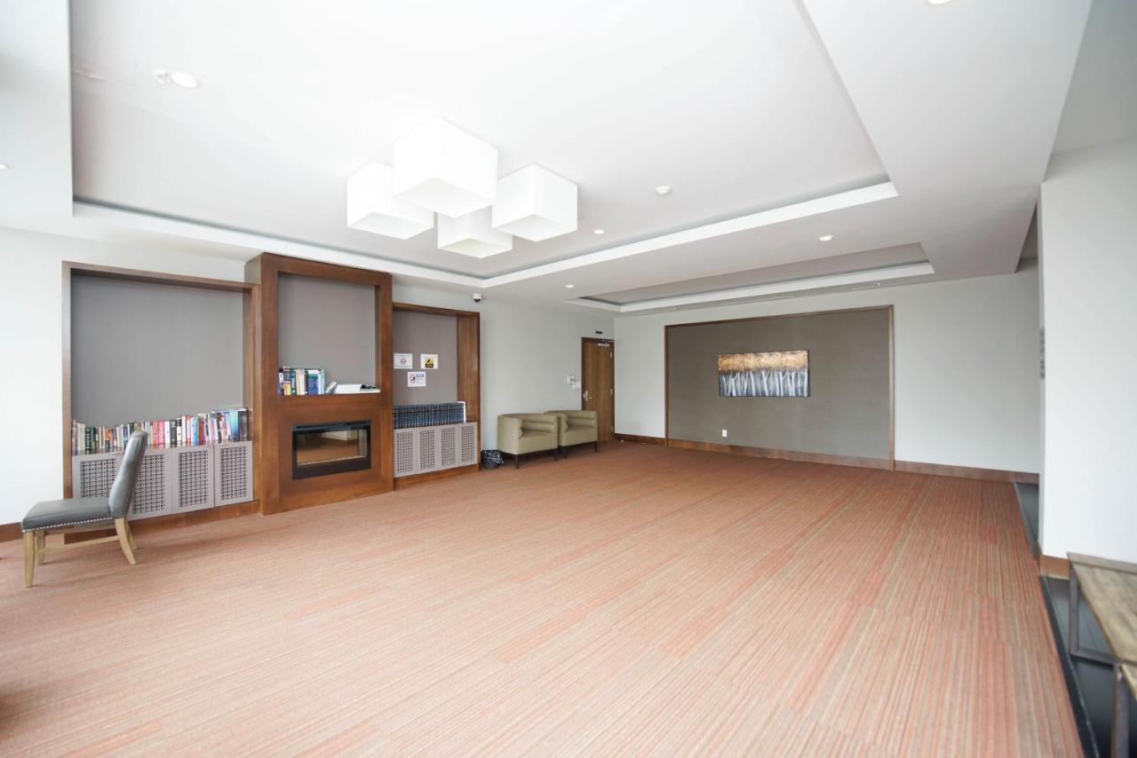 Planurstay- Mississauga Downtown Square One Shopping Centre Екстер'єр фото